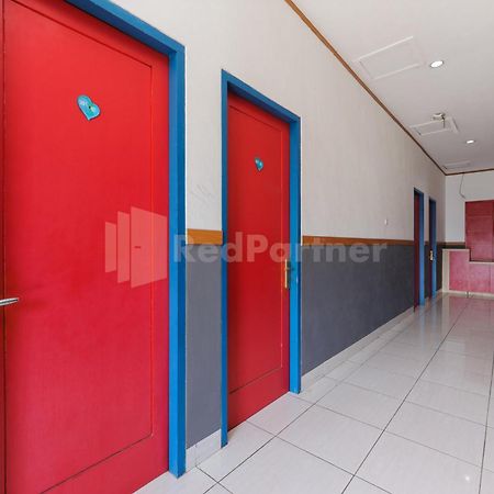 Ian Hotel Jaksa Mitra Reddoorz Dżakarta Zewnętrze zdjęcie