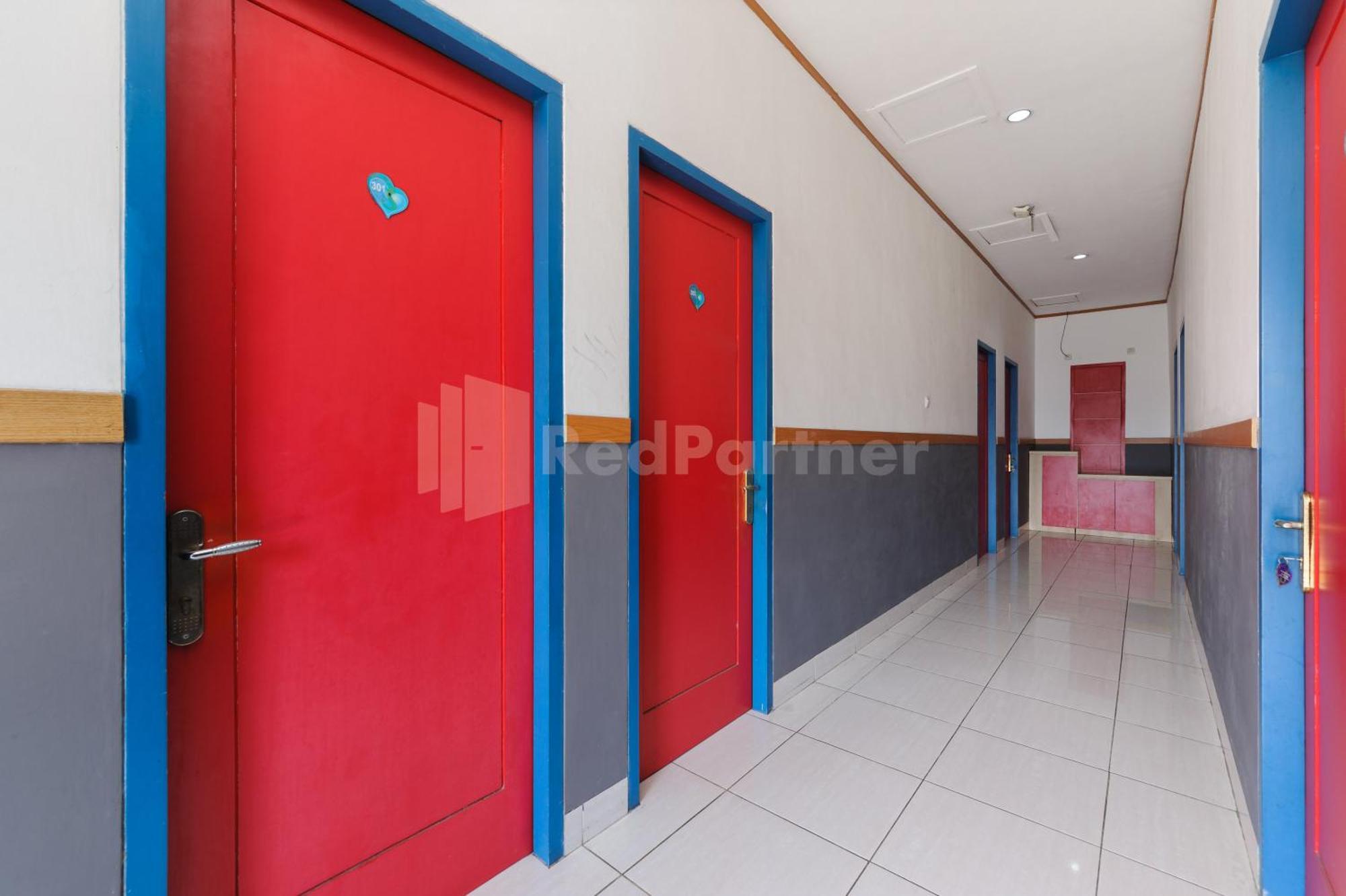 Ian Hotel Jaksa Mitra Reddoorz Dżakarta Zewnętrze zdjęcie