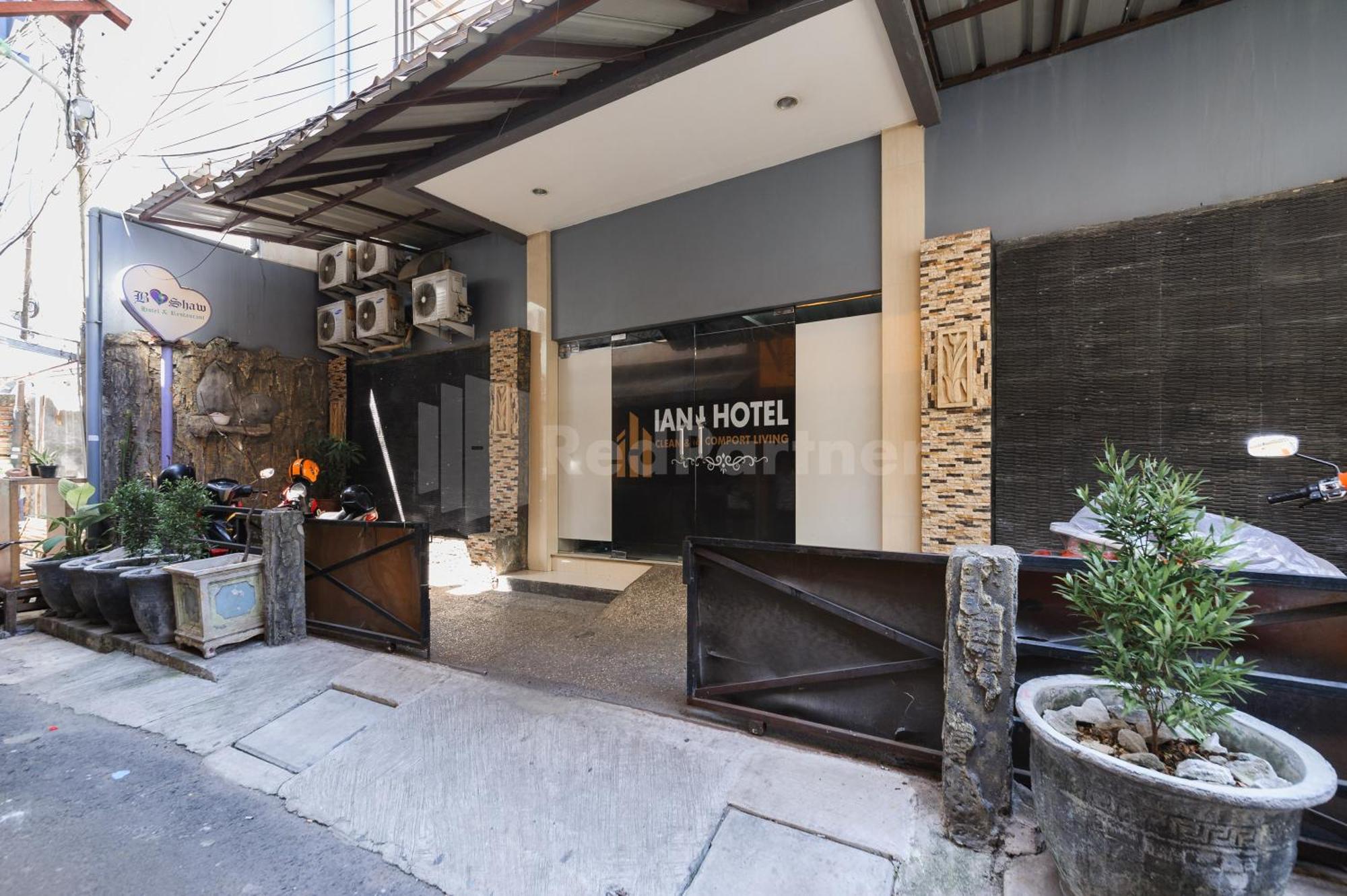 Ian Hotel Jaksa Mitra Reddoorz Dżakarta Zewnętrze zdjęcie